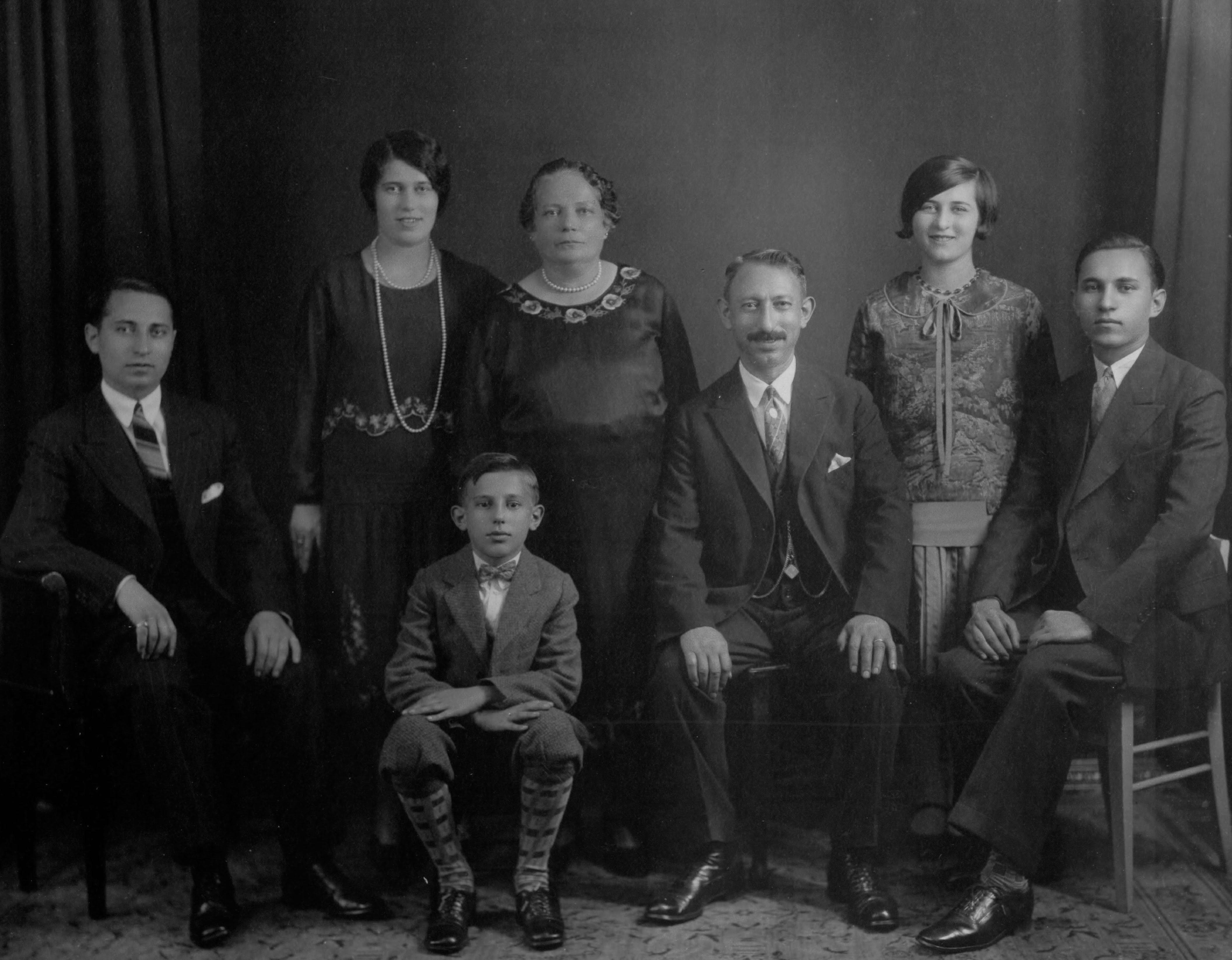Description of photo 1